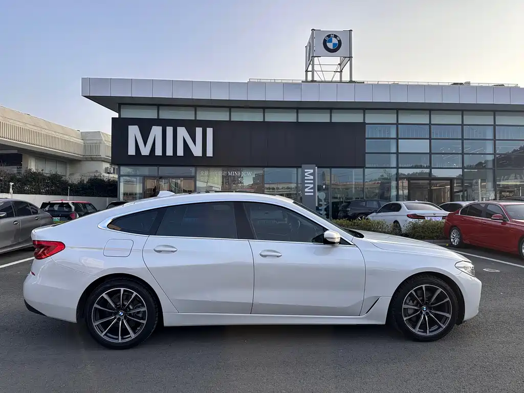BMW 6 Series GT 630 i Luxury Design Package