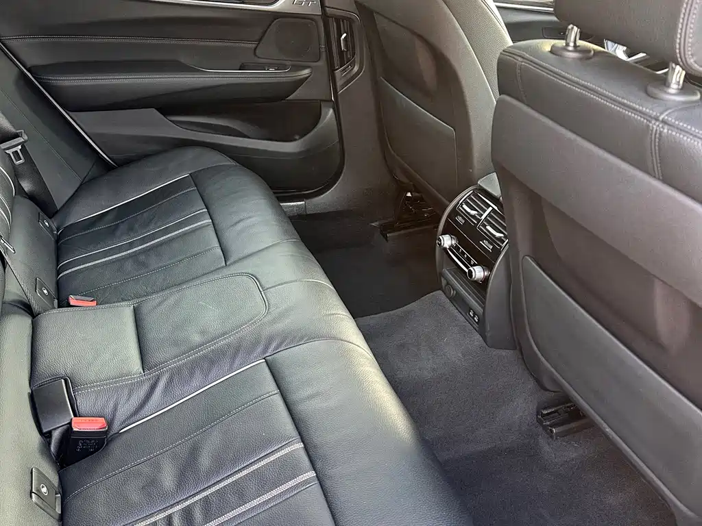 BMW 6 Series GT 630 i Luxury Design Package