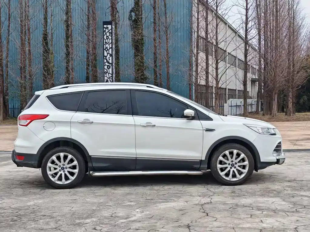 Kuga 1.5 L GTDi 4 WD Elite