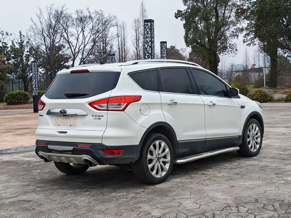 Kuga 1.5 L GTDi 4 WD Elite