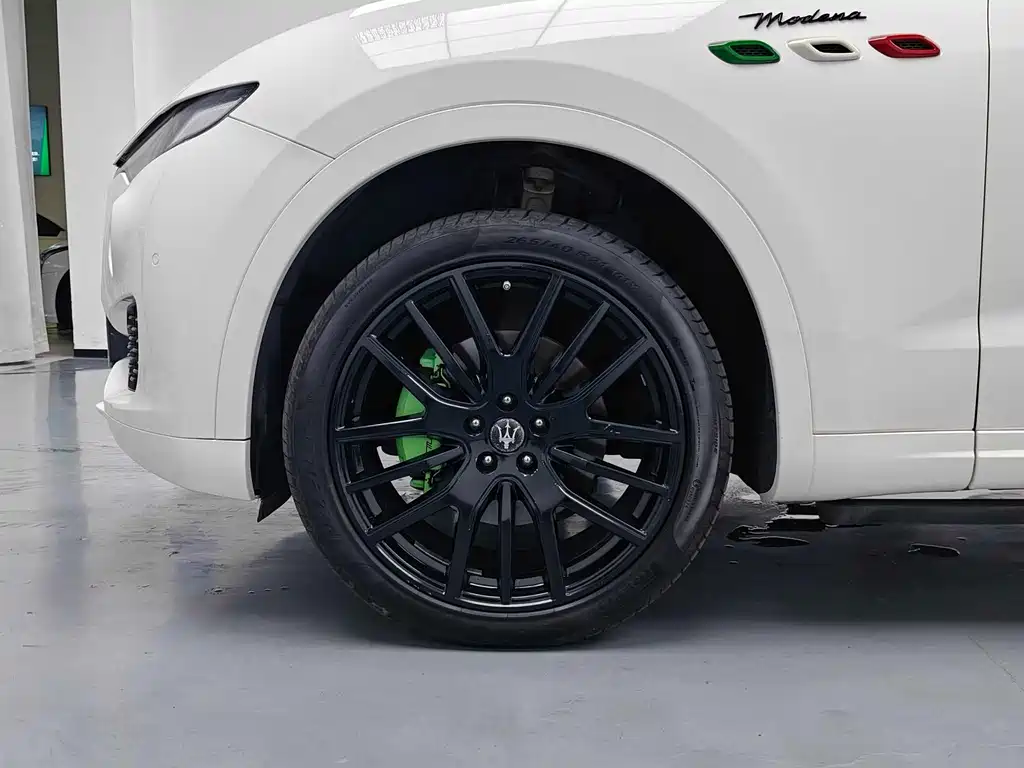 Levante 3.0 T Standard
