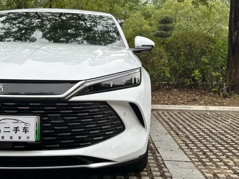 BYD Qin L DM-i Smart Drive 120 KM Transcend