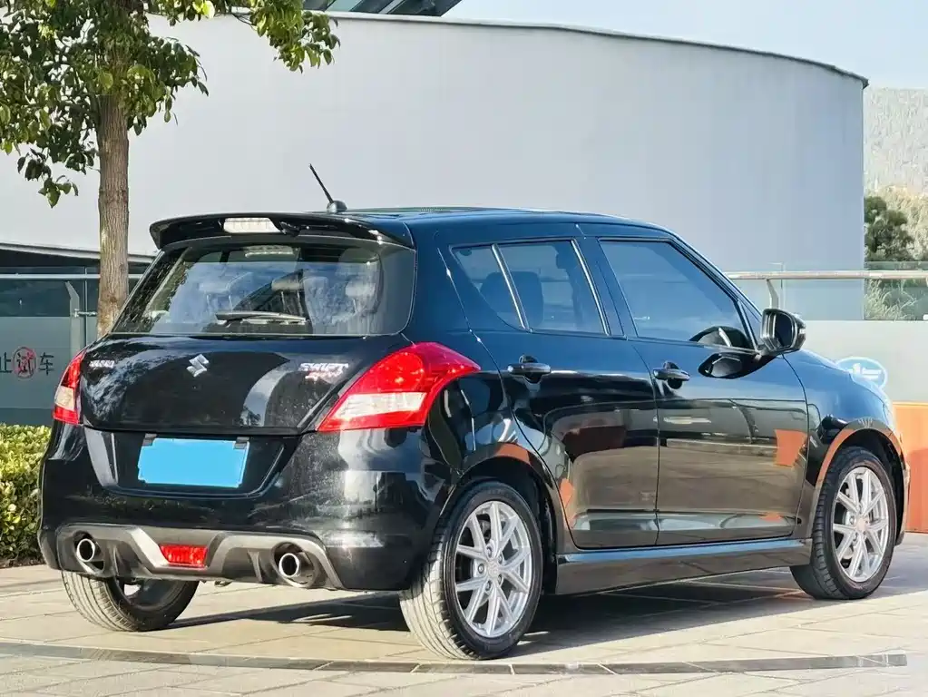 Swift 1.6 L CVT 2 WD Luxury