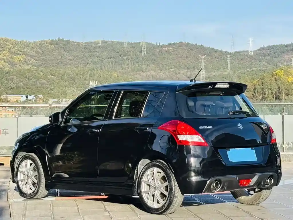 Swift 1.6 L CVT 2 WD Luxury