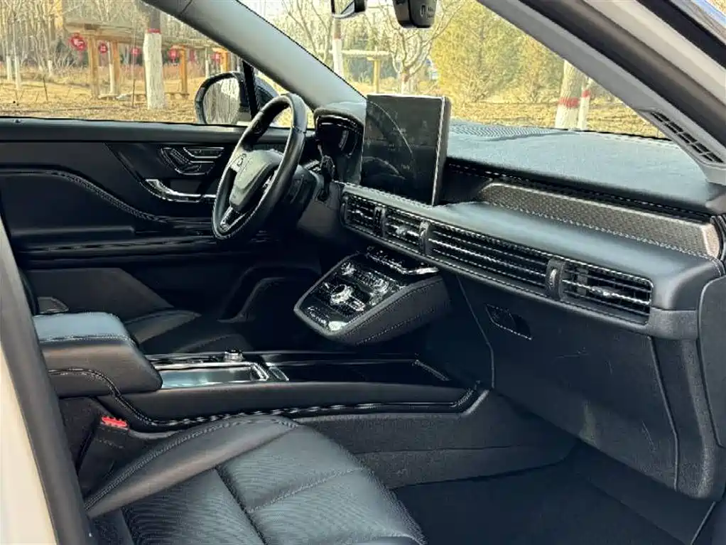 Corsair Facelift 2.0 T 2 WD Premium