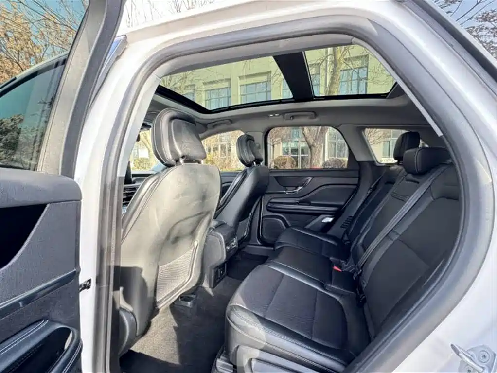 Corsair Facelift 2.0 T 2 WD Premium