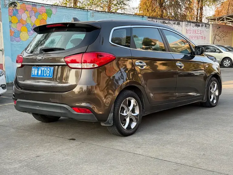 Kia Carens 2.0 L 7-seat Auto Standard CN-IV