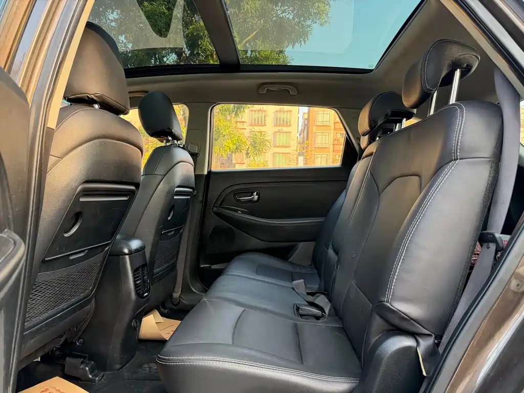 Carens 2.0 L 7-seat Auto Standard CN-IV