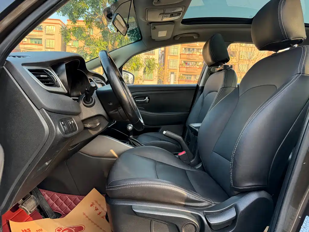 Carens 2.0 L 7-seat Auto Standard CN-IV
