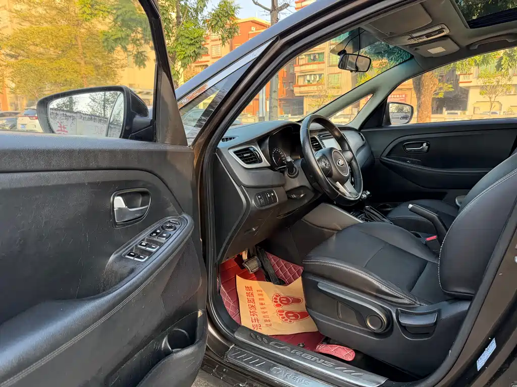 Carens 2.0 L 7-seat Auto Standard CN-IV