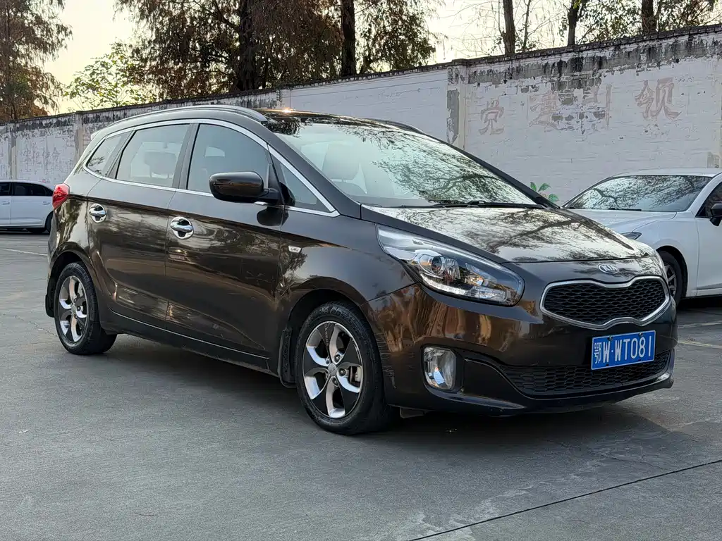 Carens 2.0 L 7-seat Auto Standard CN-IV