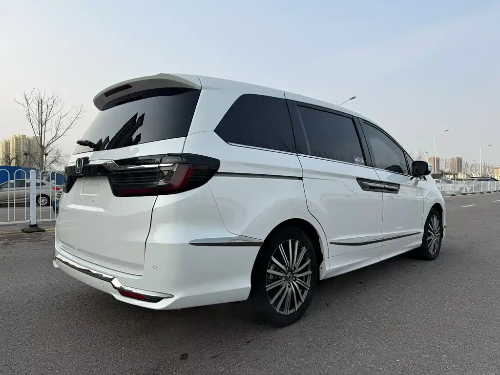 Elysion 2.0 L e:HEV Luxury
