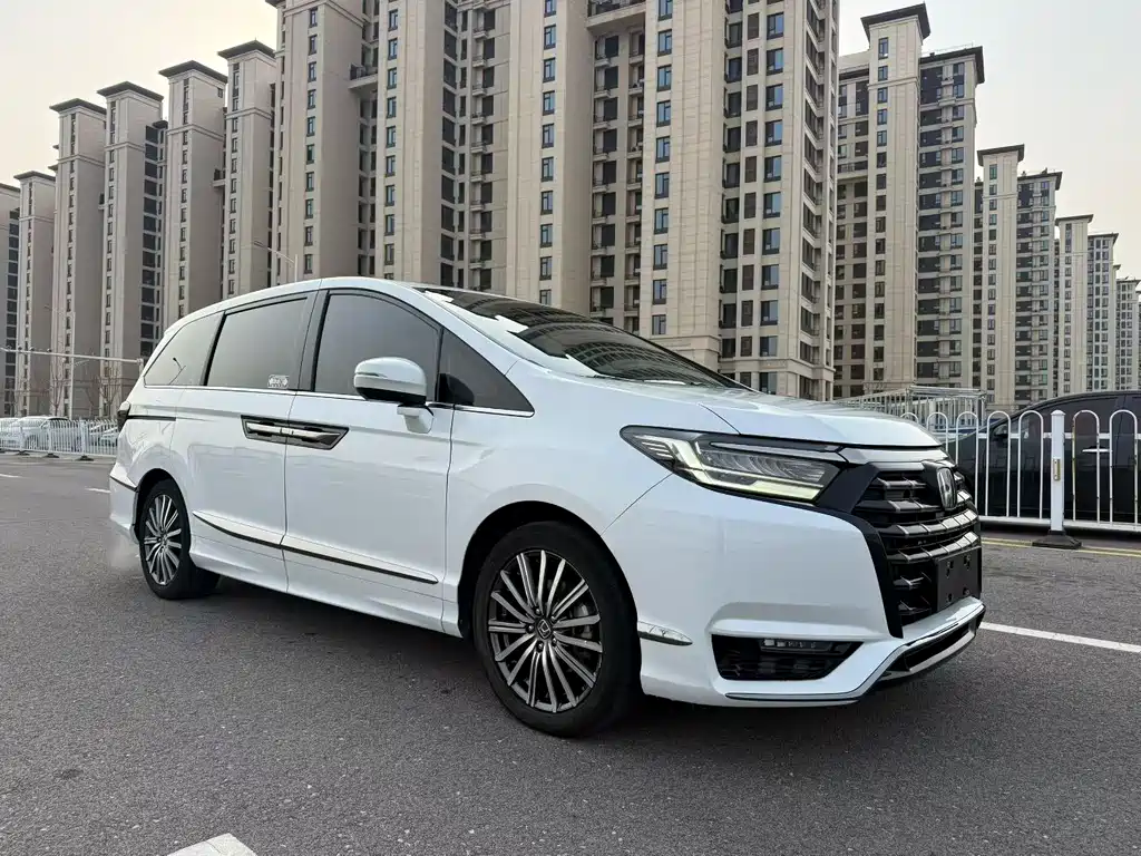 Elysion 2.0 L e:HEV Luxury