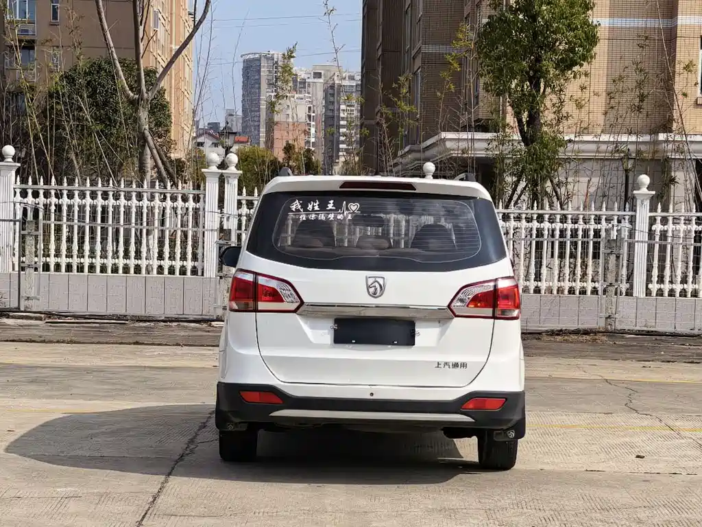 Baojun 730 1.5 L Manual Standard 7-seat