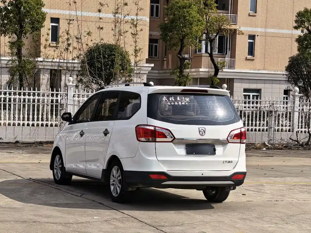Baojun 730 1.5 L Manual Standard 7-seat