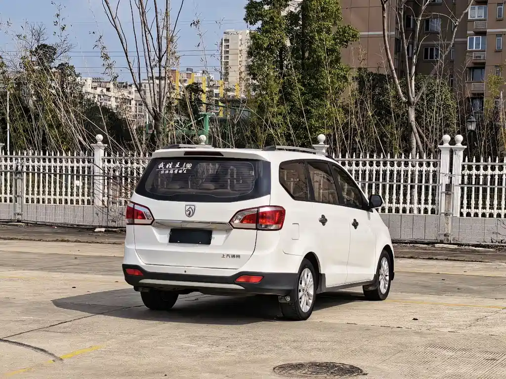 Baojun 730 1.5 L Manual Standard 7-seat