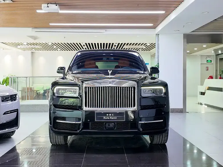 Rolls-Royce Cullinan 4-seat
