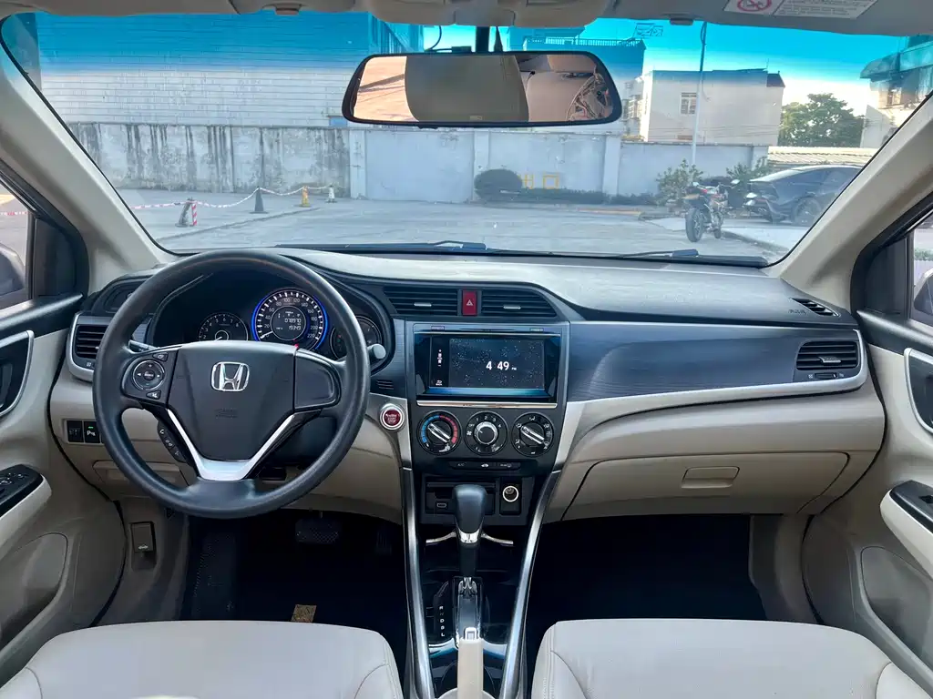 Crider 1.8 L CVT Luxury