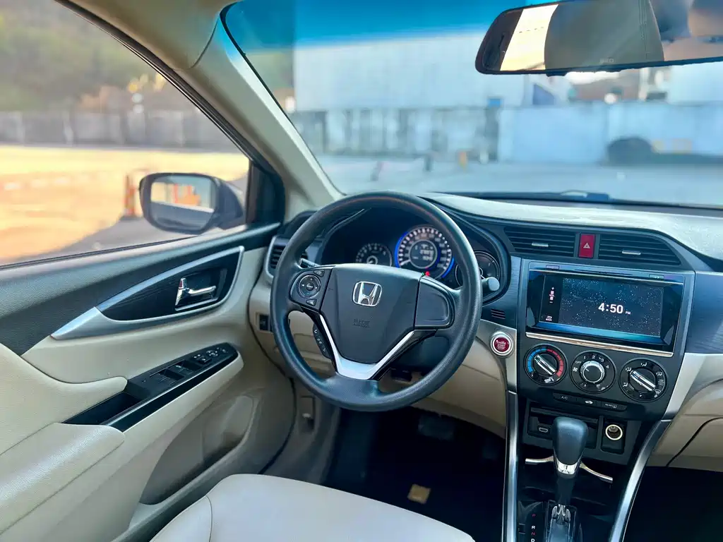 Crider 1.8 L CVT Luxury