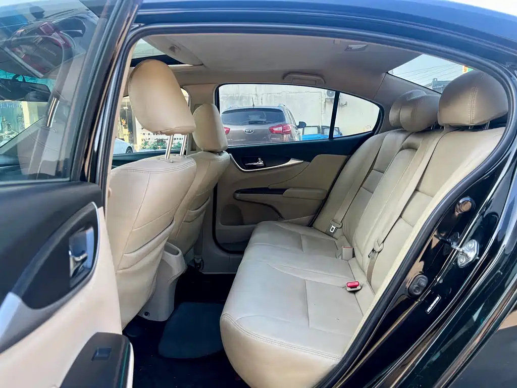 Crider 1.8 L CVT Luxury