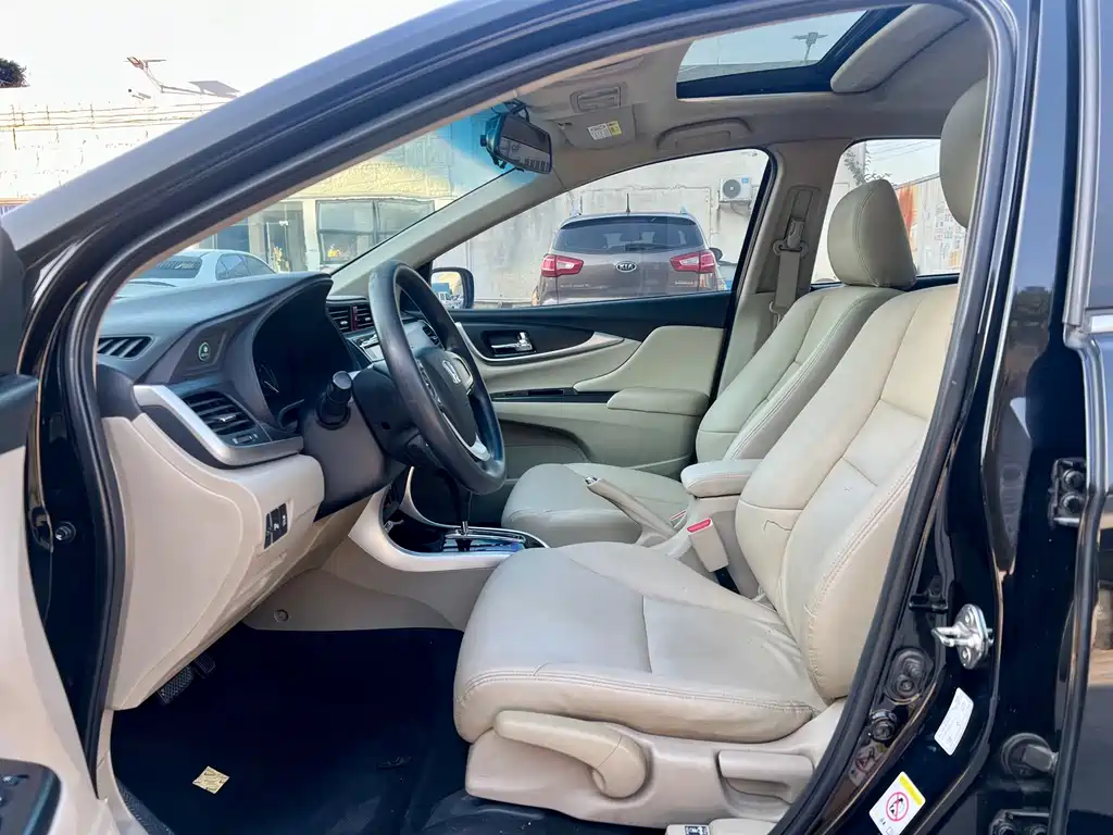 Crider 1.8 L CVT Luxury