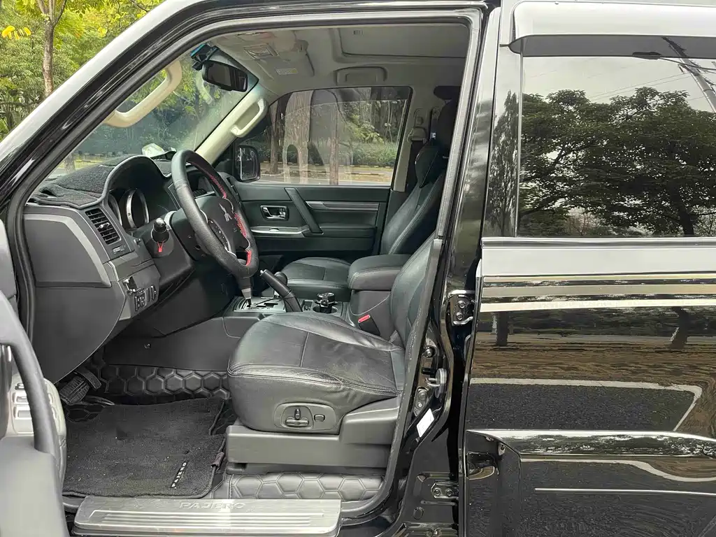 Pajero (Import) 帕杰罗进口 2015款 3.0 L 自动精英超越版 国IV