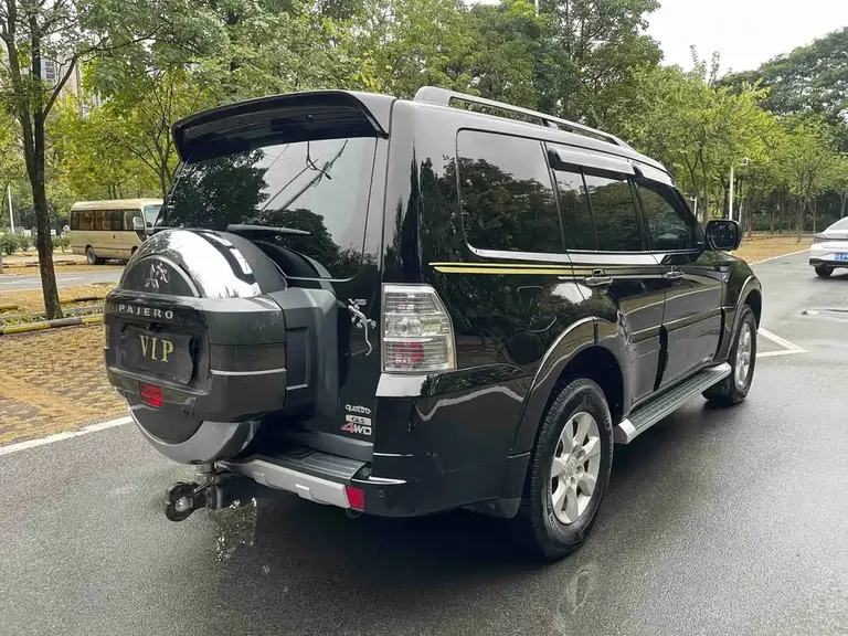 Mitsubishi Pajero (Import) 帕杰罗进口 2015款 3.0 L 自动精英超越版 国IV