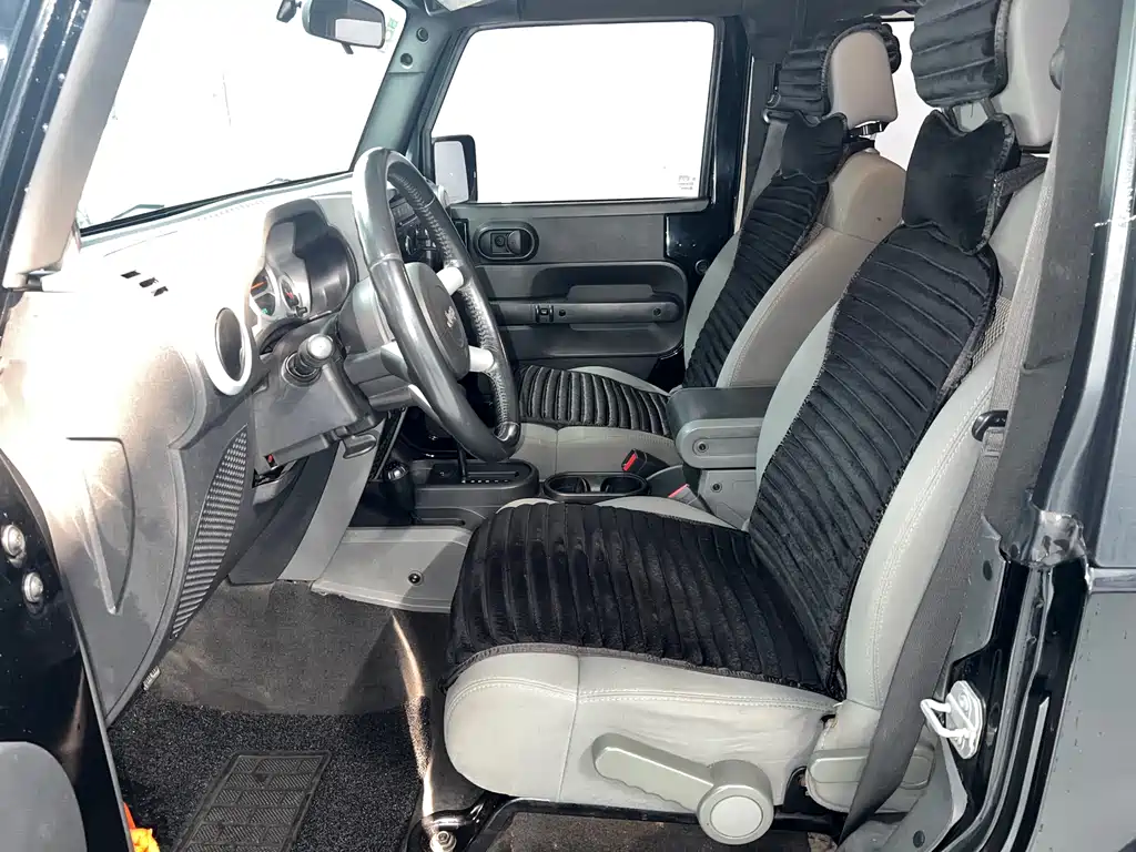 Wrangler 3.8 L Sahara 2-door