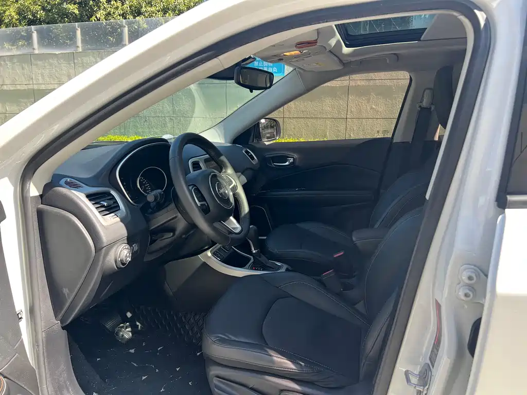 Compass 200 T Auto Home Enjoyment