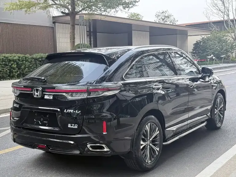 Honda UR-V 370 TURBO 2 WD Graceful