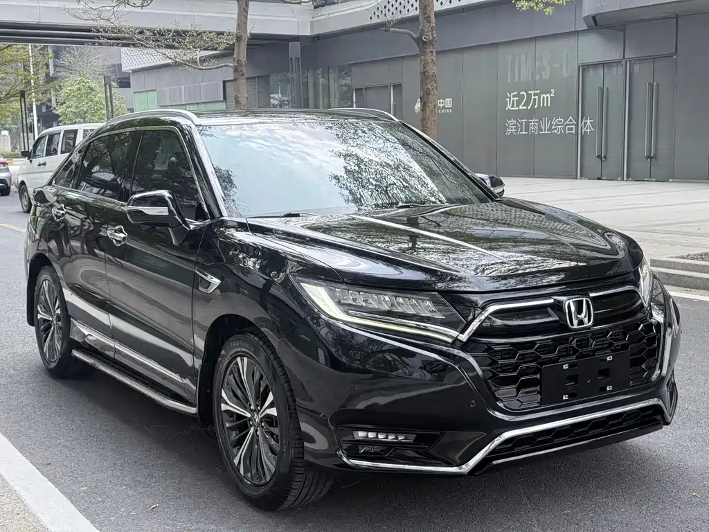 Honda UR-V 370 TURBO 2 WD Graceful