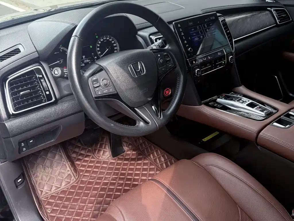 Honda UR-V 370 TURBO 2 WD Graceful