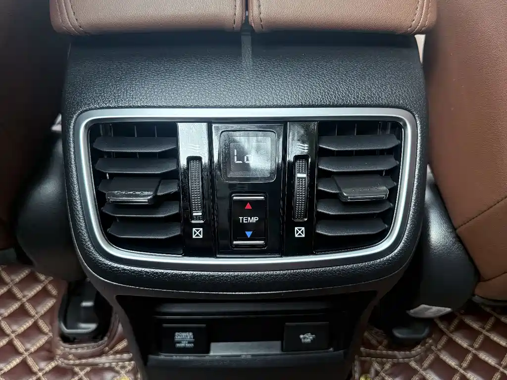 Honda UR-V 370 TURBO 2 WD Graceful