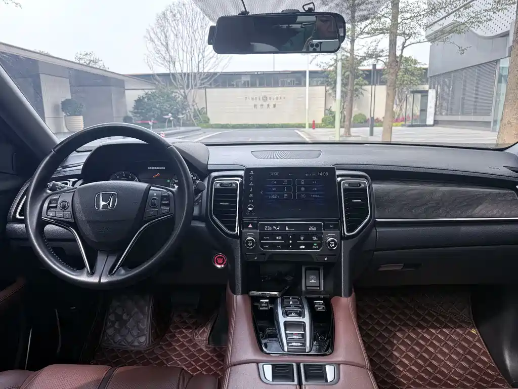Honda UR-V 370 TURBO 2 WD Graceful