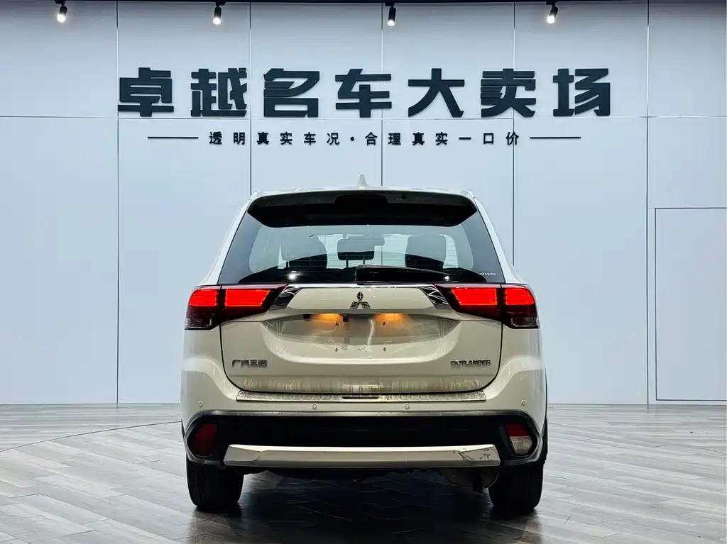 Outlander 2.4 L 4 WD Elite 5-seat