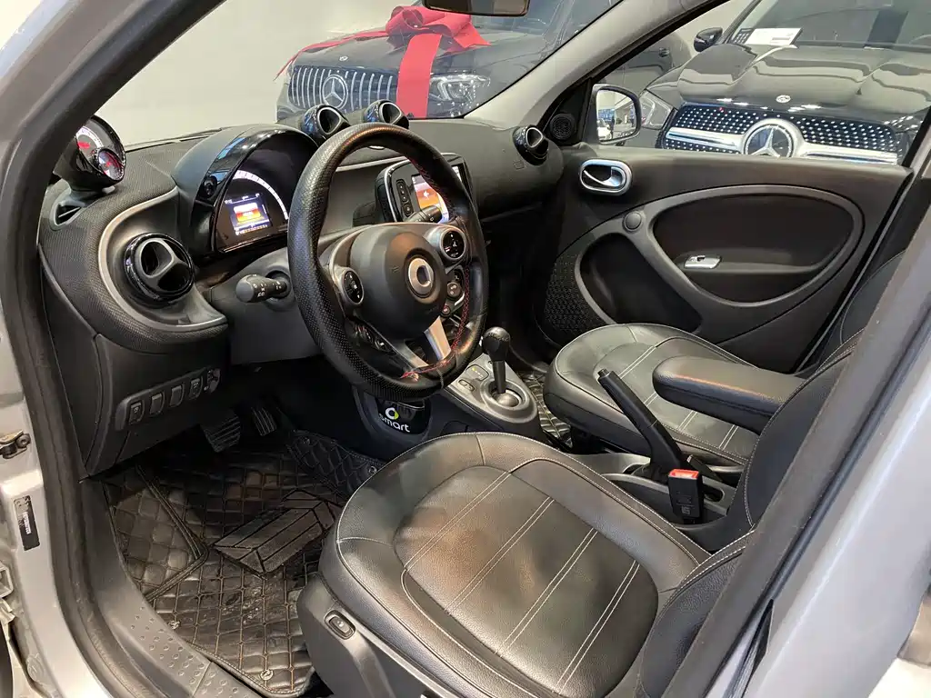 smart forfour 0.9 T 66 kW Pioneer