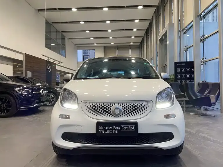 smart forfour 0.9 T 66 kW Pioneer