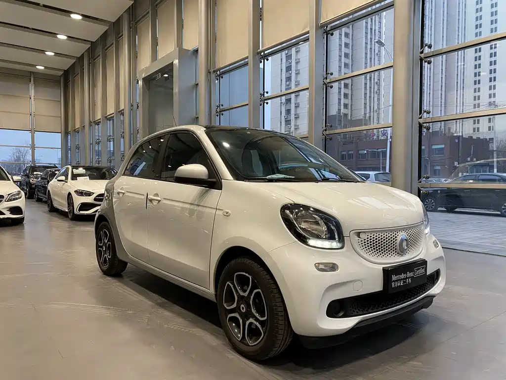 smart forfour 0.9 T 66 kW Pioneer