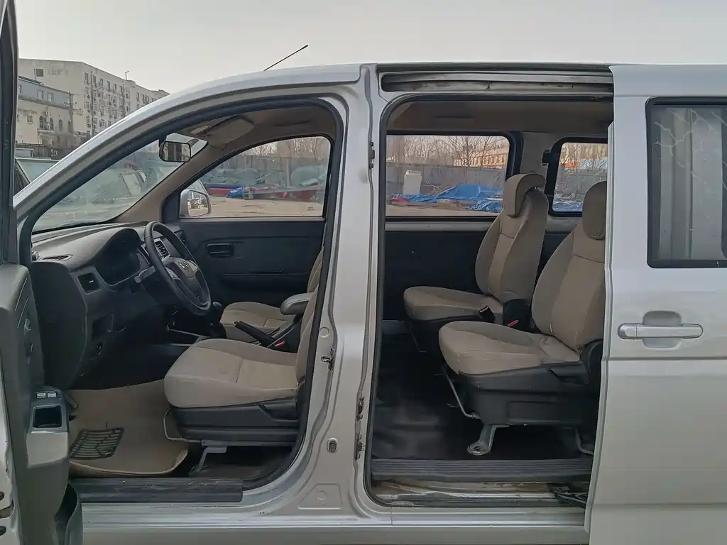 Wuling Rongguang V 1.5 L Standard