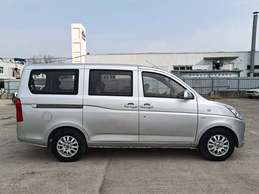 Wuling Rongguang V 1.5 L Standard