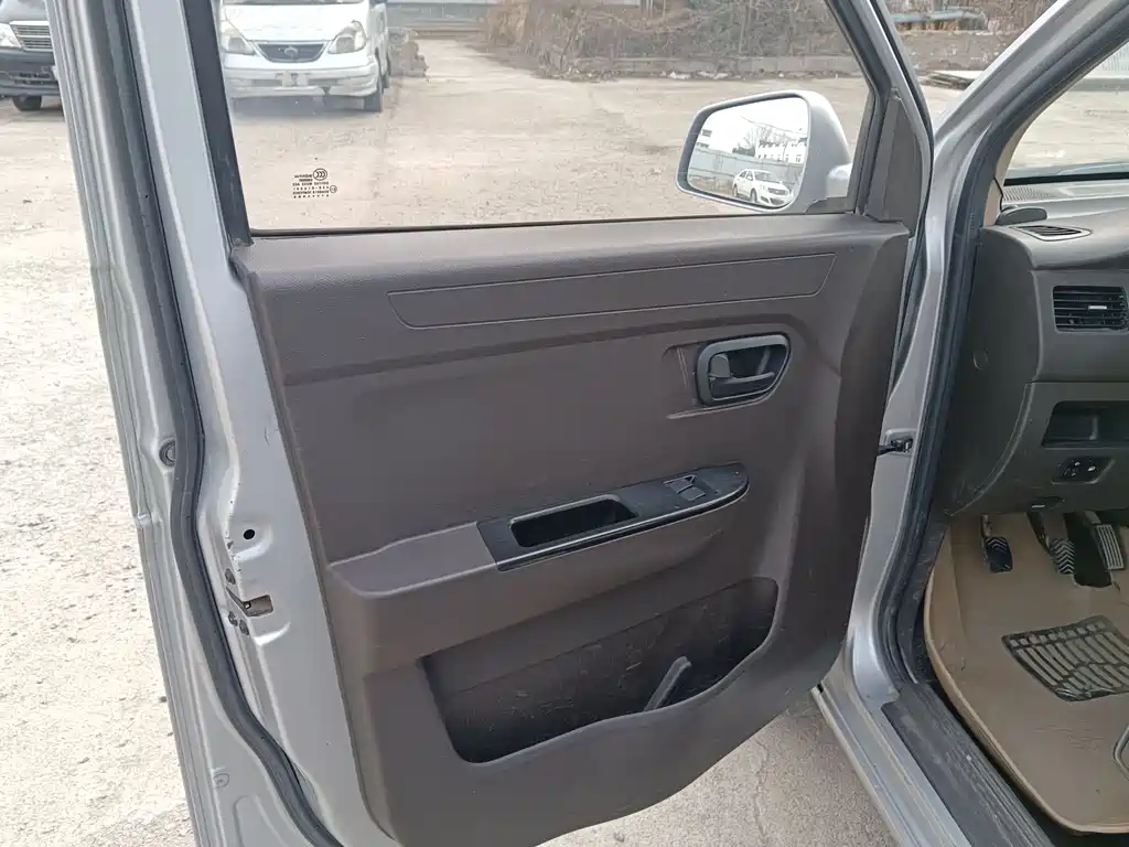 Wuling Rongguang V 1.5 L Standard