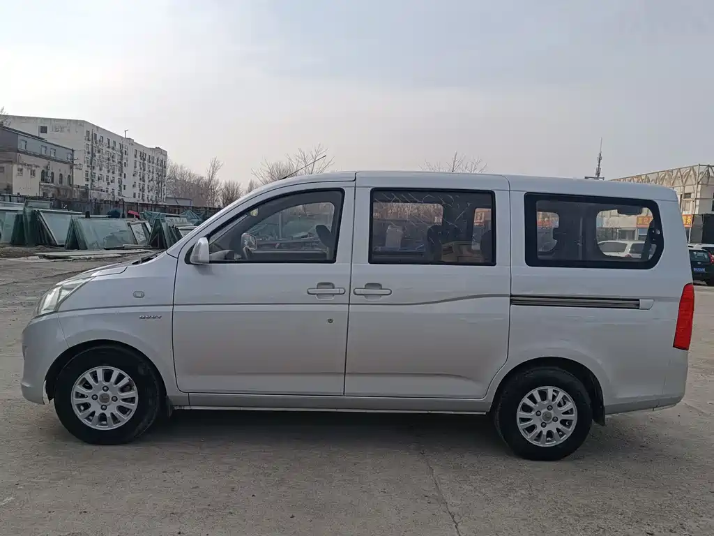 Wuling Rongguang V 1.5 L Standard