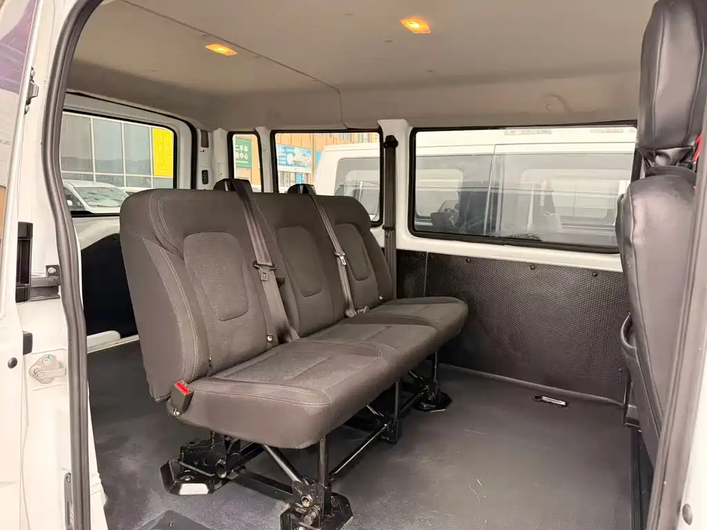 JMC Fushun 2.0 T Manual Multi-purpose Passenger SWB Low Roof 6-seat