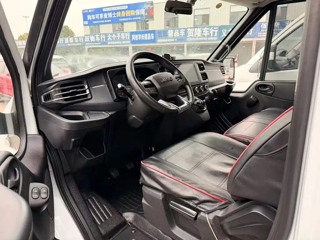 JMC Fushun 2.0 T Manual Multi-purpose Passenger SWB Low Roof 6-seat