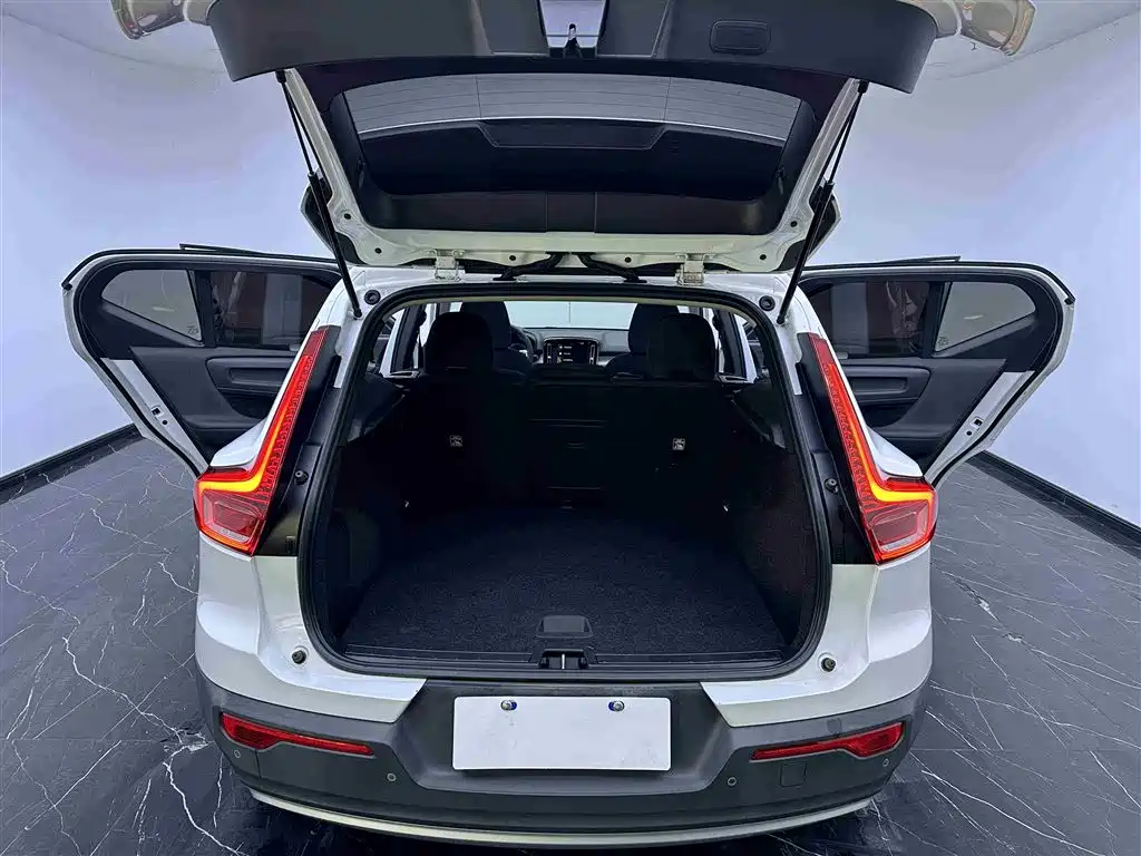 Volvo XC40 T4 4 WD Smart Travel Fashion