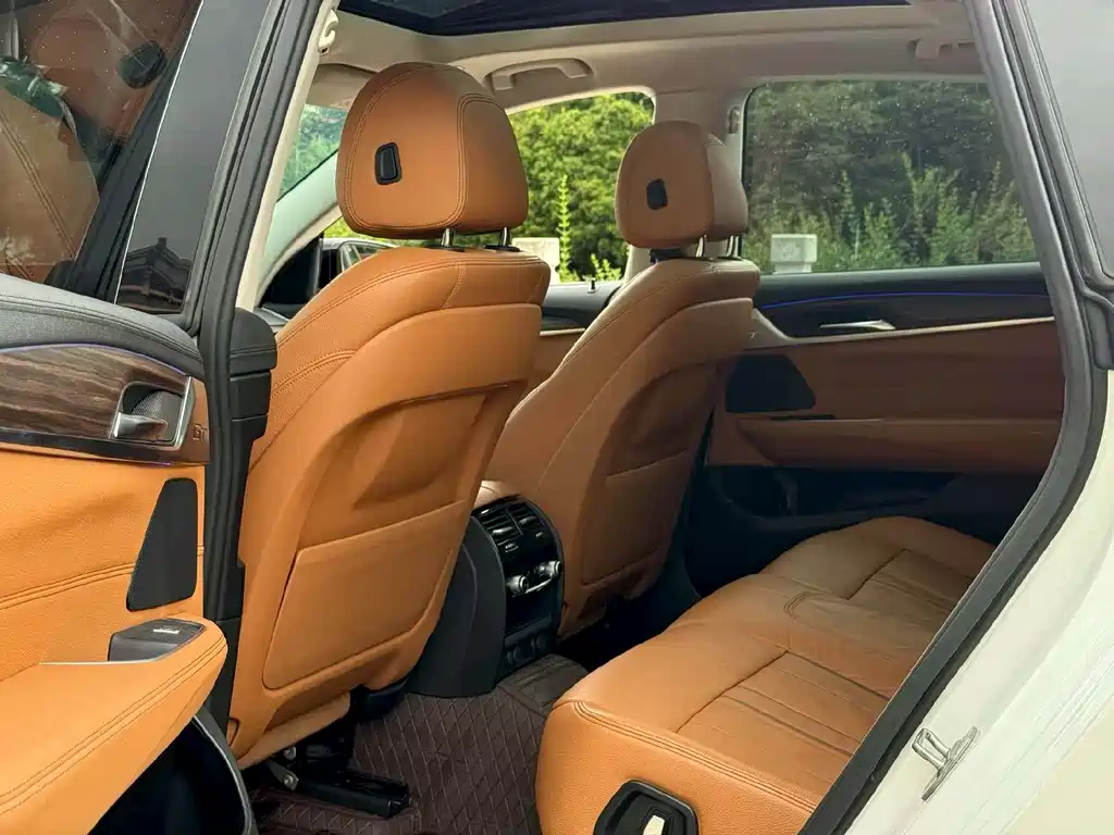 BMW 6 Series GT 630 i Luxury Design Package