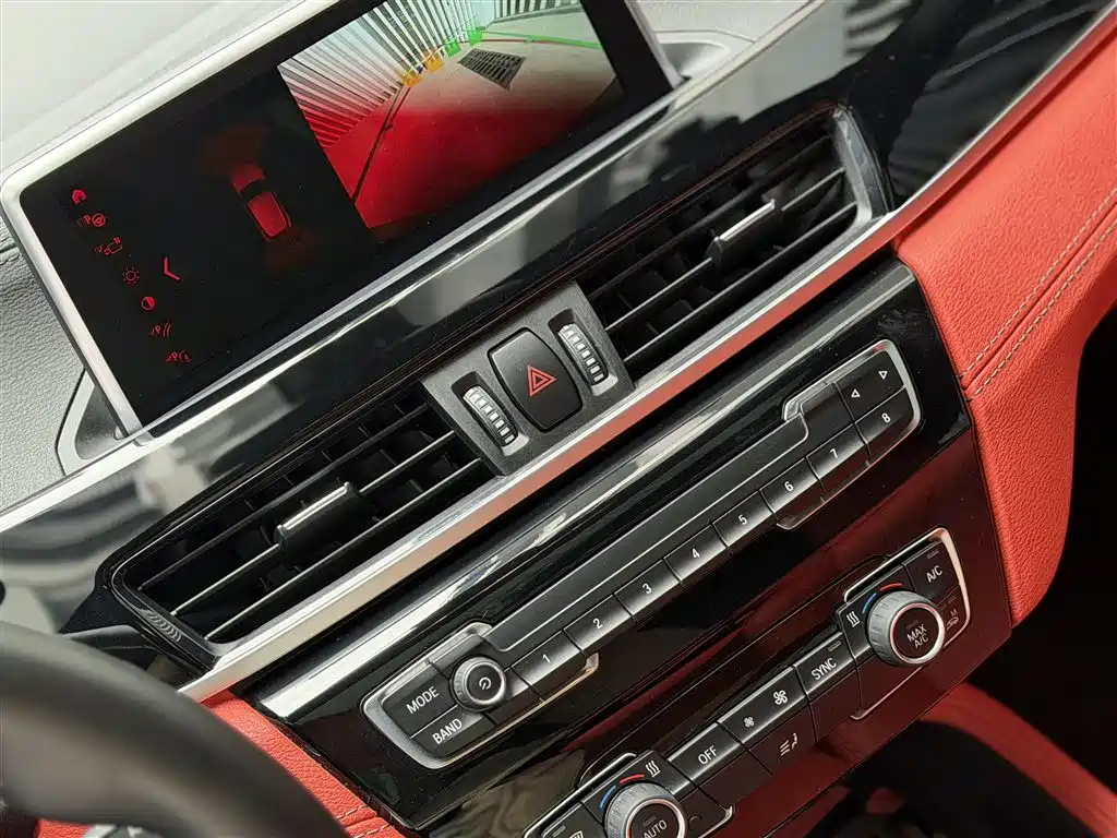BMW X2 sDrive25 i Leading M Sport Package