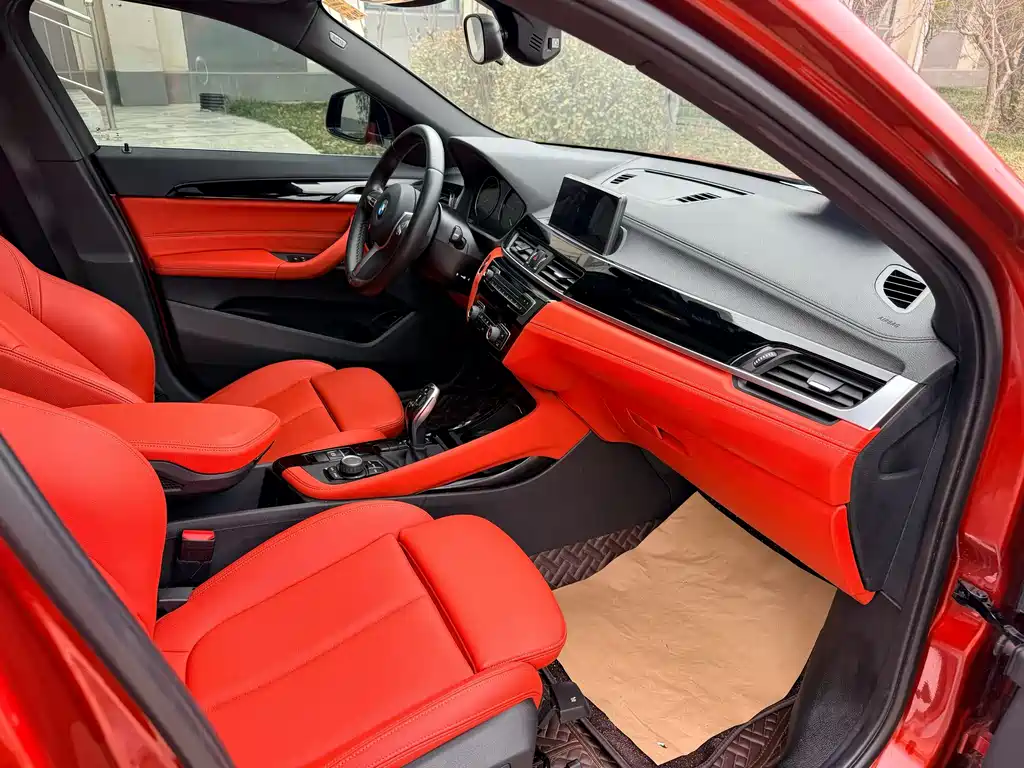 BMW X2 sDrive25 i Leading M Offroad Package