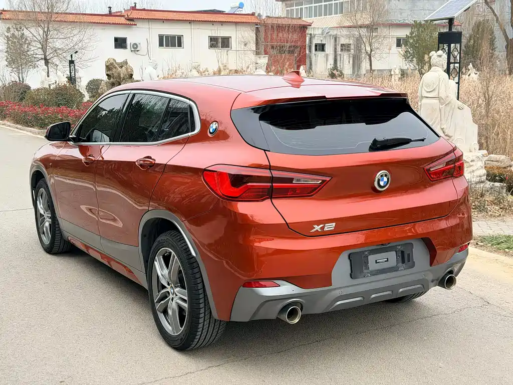 BMW X2 sDrive25 i Leading M Offroad Package