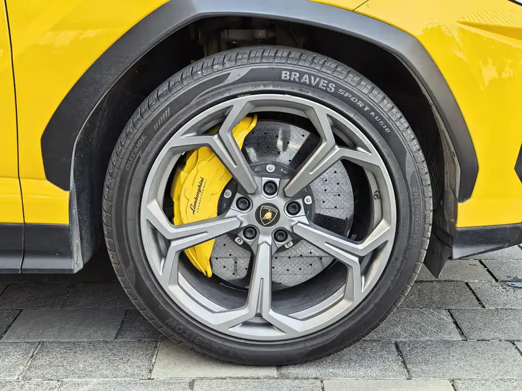 Urus 4.0 T V8